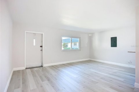 Condominio en venta en Sun City Center, Florida, 1 dormitorio, 74.32 m2 № 2114814 - foto 15