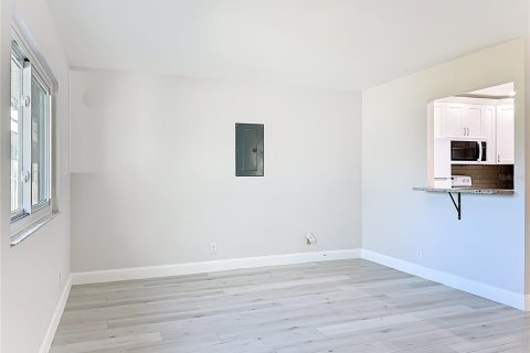 Condominio en venta en Sun City Center, Florida, 1 dormitorio, 74.32 m2 № 2114814 - foto 7