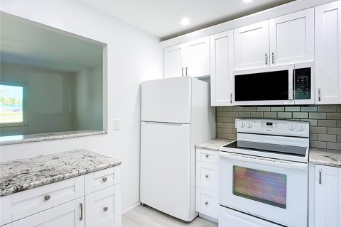 Condominio en venta en Sun City Center, Florida, 1 dormitorio, 74.32 m2 № 2114814 - foto 11