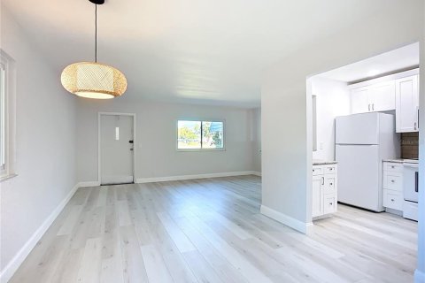 Condominio en venta en Sun City Center, Florida, 1 dormitorio, 74.32 m2 № 2114814 - foto 10