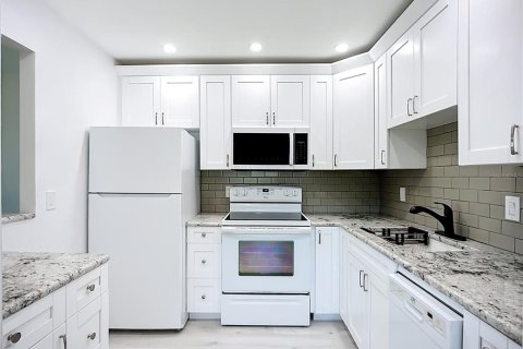 Condominio en venta en Sun City Center, Florida, 1 dormitorio, 74.32 m2 № 2114814 - foto 5