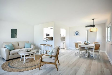 Condominio en venta en Sun City Center, Florida, 1 dormitorio, 74.32 m2 № 2114814 - foto 4