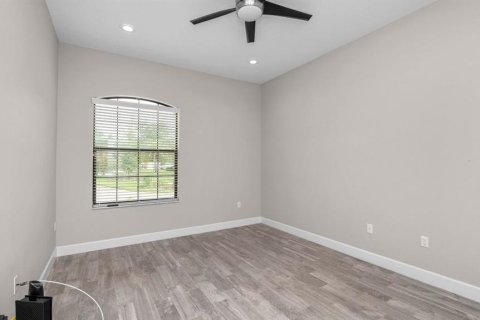 House in Lakeland, Florida 5 bedrooms, 389.73 sq.m. № 2215148 - photo 26