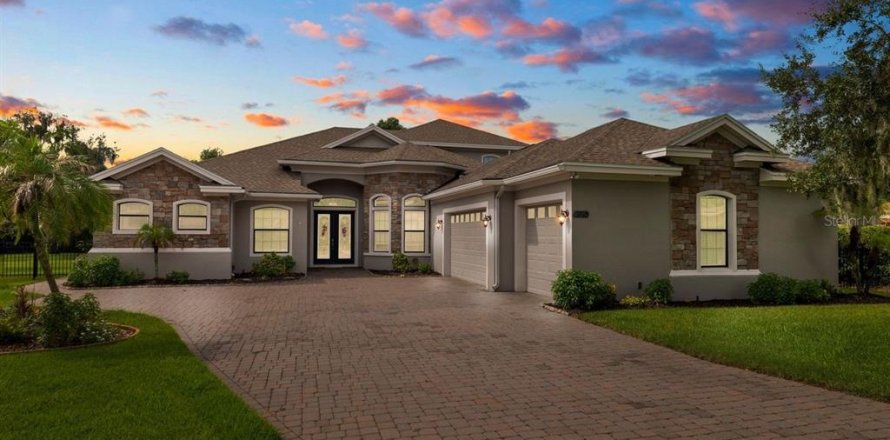 House in Lakeland, Florida 5 bedrooms, 389.73 sq.m. № 2215148