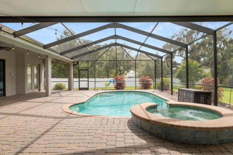 House in Lakeland, Florida 5 bedrooms, 389.73 sq.m. № 2215148 - photo 11