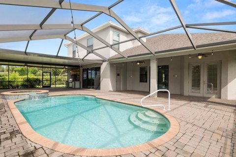 House in Lakeland, Florida 5 bedrooms, 389.73 sq.m. № 2215148 - photo 8