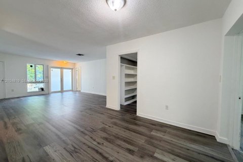 Villa ou maison à vendre à Sunrise, Floride: 4 chambres, 170.57 m2 № 2413158 - photo 3