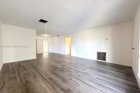 Villa ou maison à vendre à Sunrise, Floride: 4 chambres, 170.57 m2 № 2413158 - photo 2