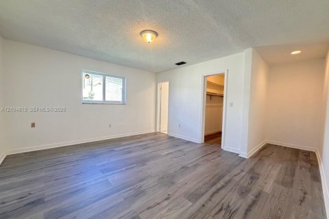 Villa ou maison à vendre à Sunrise, Floride: 4 chambres, 170.57 m2 № 2413158 - photo 4
