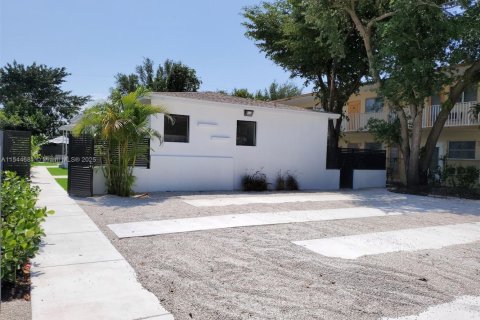 House in Miami, Florida 1 bedroom, 214.14 sq.m. № 2035567 - photo 29