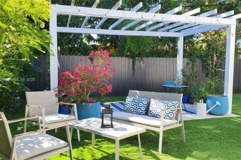 House in Miami, Florida 1 bedroom, 214.14 sq.m. № 2035567 - photo 23