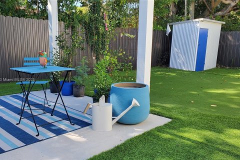 House in Miami, Florida 1 bedroom, 214.14 sq.m. № 2035567 - photo 22