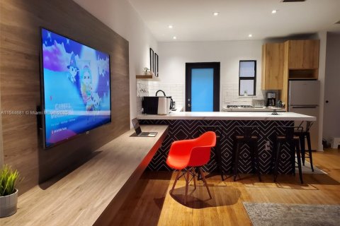 House in Miami, Florida 1 bedroom, 214.14 sq.m. № 2035567 - photo 13