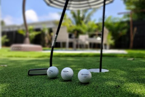 House in Miami, Florida 1 bedroom, 214.14 sq.m. № 2035567 - photo 27