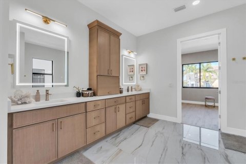 Villa ou maison à vendre à Gulfport, Floride: 5 chambres, 382.48 m2 № 2155881 - photo 27