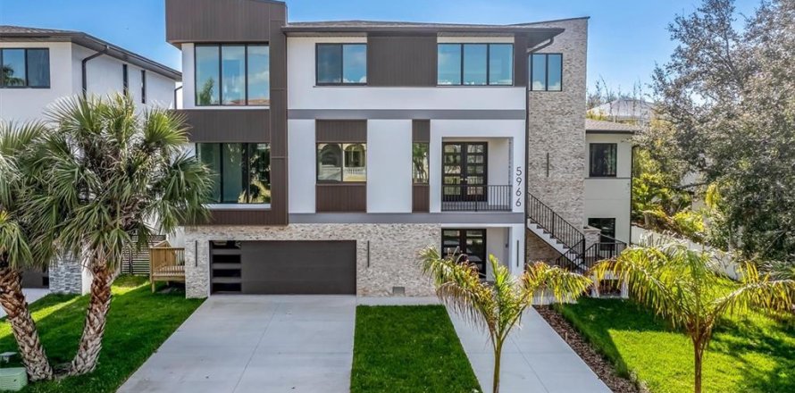 Villa ou maison à Gulfport, Floride 5 chambres, 382.48 m2 № 2155881