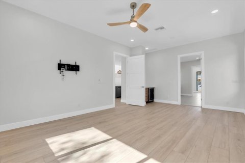 Villa ou maison à vendre à Gulfport, Floride: 5 chambres, 382.48 m2 № 2155881 - photo 25