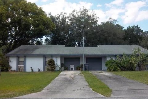Villa ou maison à louer à Lakeland, Floride: 2 chambres, 171.31 m2 № 1418923 - photo 1