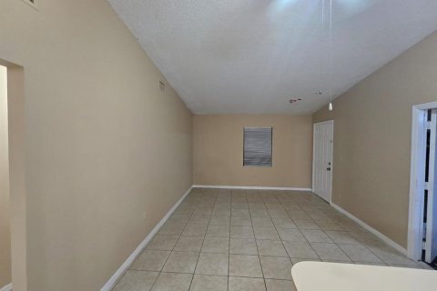 Villa ou maison à louer à Lakeland, Floride: 2 chambres, 171.31 m2 № 1418923 - photo 5