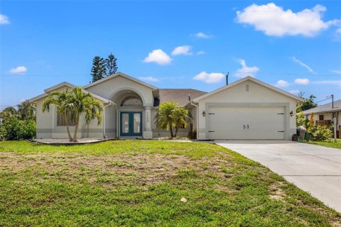 House in Englewood, Florida 3 bedrooms, 168.34 sq.m. № 1260826 - photo 1