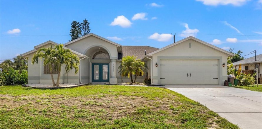 House in Englewood, Florida 3 bedrooms, 168.34 sq.m. № 1260826