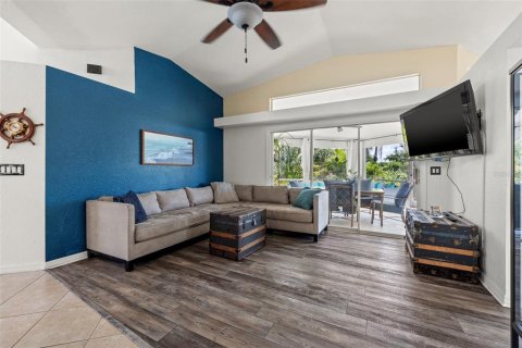 House in Englewood, Florida 3 bedrooms, 168.34 sq.m. № 1260826 - photo 6