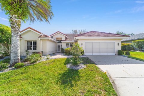 House in Ocala, Florida 3 bedrooms, 192.68 sq.m. № 1624999 - photo 1