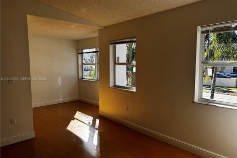Снять в аренду квартиру в Хайалиа, Флорида 1 спальня, 60.01м2, № 1989953 - фото 2