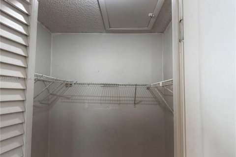 Снять в аренду квартиру в Хайалиа, Флорида 1 спальня, 60.01м2, № 1989953 - фото 6