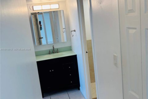 Condo in Miami, Florida, 2 bedrooms  № 2041994 - photo 14