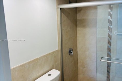 Condo in Miami, Florida, 2 bedrooms  № 2041994 - photo 13