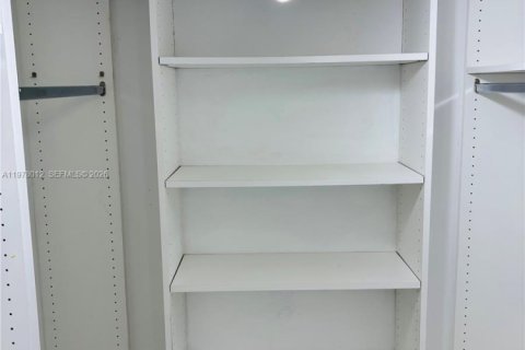 Condo in Miami, Florida, 2 bedrooms  № 2041994 - photo 15