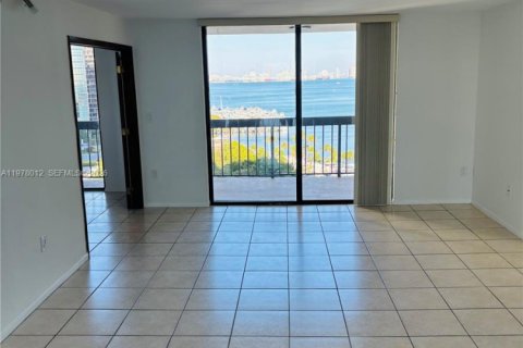 Condo in Miami, Florida, 2 bedrooms  № 2041994