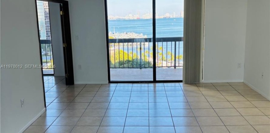 Condo in Miami, Florida, 2 bedrooms  № 2041994