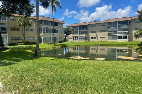 Copropriété à vendre à Lauderdale Lakes, Floride: 2 chambres, 87.7 m2 № 1937415 - photo 2