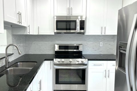 Copropriété à vendre à Lauderdale Lakes, Floride: 2 chambres, 87.7 m2 № 1937415 - photo 10