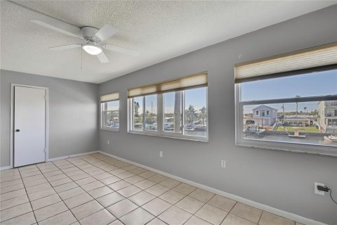 Снять в аренду кондоминиум в Нью-Порт-Ричи, Флорида 7 комнат, 128.95м2, № 2096083 - фото 16