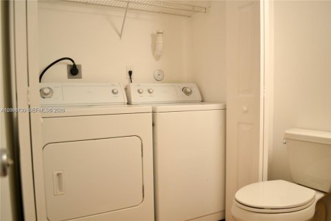 Townhouse in Aventura, Florida 1 bedroom, 79.8 sq.m. № 2393139 - photo 9