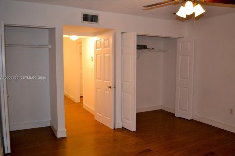Townhouse in Aventura, Florida 1 bedroom, 79.8 sq.m. № 2393139 - photo 11