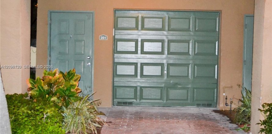 Townhouse in Aventura, Florida 1 bedroom, 79.8 sq.m. № 2393139