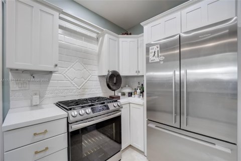 Casa en venta en Miami Beach, Florida, 4 dormitorios, 219.16 m2 № 1706832 - foto 12