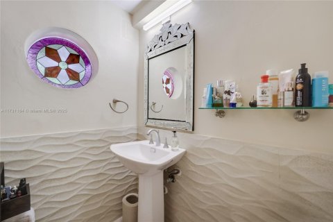 Casa en venta en Miami Beach, Florida, 4 dormitorios, 219.16 m2 № 1706832 - foto 22