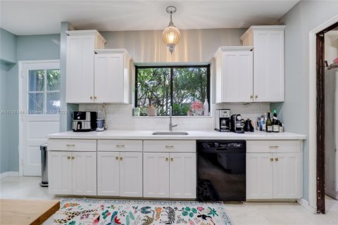 Casa en venta en Miami Beach, Florida, 4 dormitorios, 219.16 m2 № 1706832 - foto 11