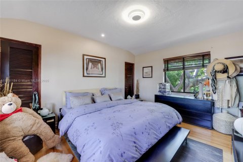 Casa en venta en Miami Beach, Florida, 4 dormitorios, 219.16 m2 № 1706832 - foto 24