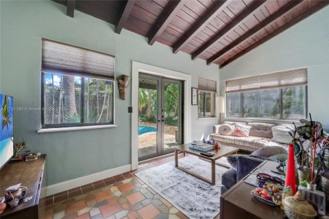 Casa en venta en Miami Beach, Florida, 4 dormitorios, 219.16 m2 № 1706832 - foto 9