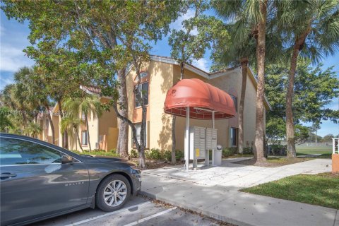 Condominio en alquiler en Coral Springs, Florida, 2 dormitorios, 96.99 m2 № 1990596 - foto 2