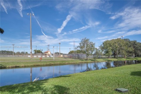 Condominio en alquiler en Coral Springs, Florida, 2 dormitorios, 96.99 m2 № 1990596 - foto 5