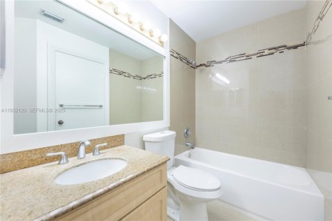 Condominio en alquiler en Coral Springs, Florida, 2 dormitorios, 96.99 m2 № 1990596 - foto 9