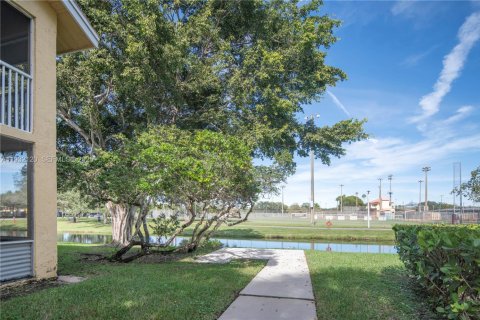 Condominio en alquiler en Coral Springs, Florida, 2 dormitorios, 96.99 m2 № 1990596 - foto 3