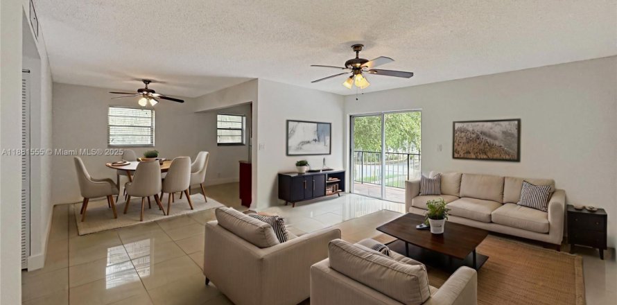 Condominio en Hollywood, Florida, 2 dormitorios № 1924664